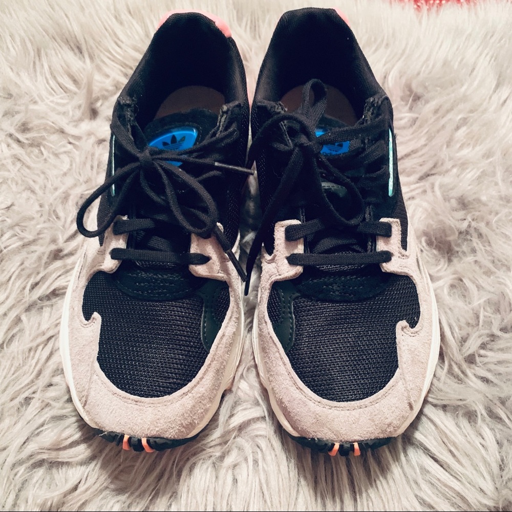 Adidas - Picture 2 of 6